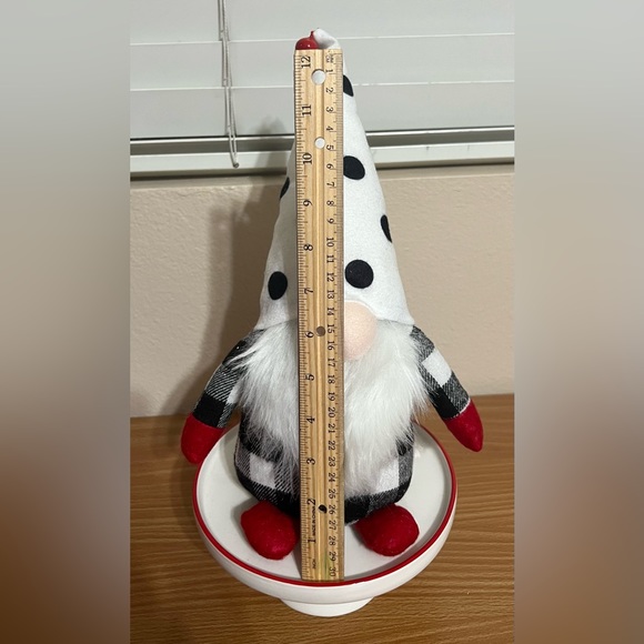 Cute Gnome for any holiday decor - Picture 2 of 2